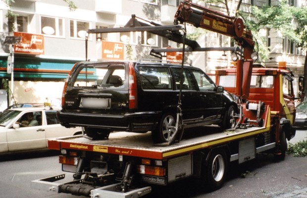 Fahrzeughalter muss Abschleppkosten tragen