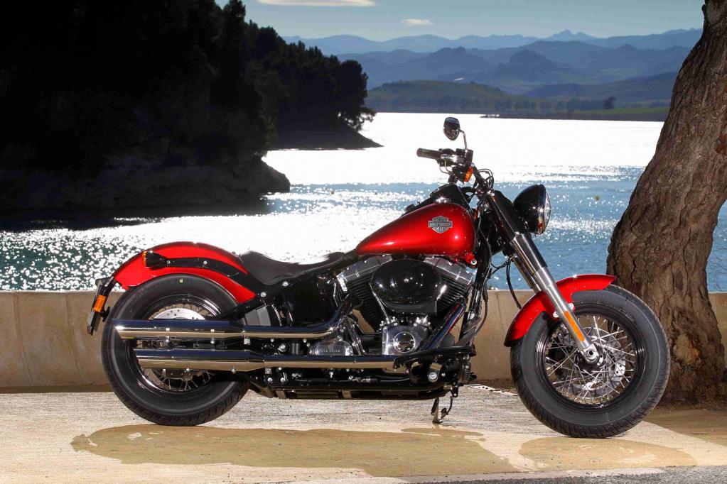 Harley-Davidson FLS Softail Slim: Wie aus der Swing-Ära