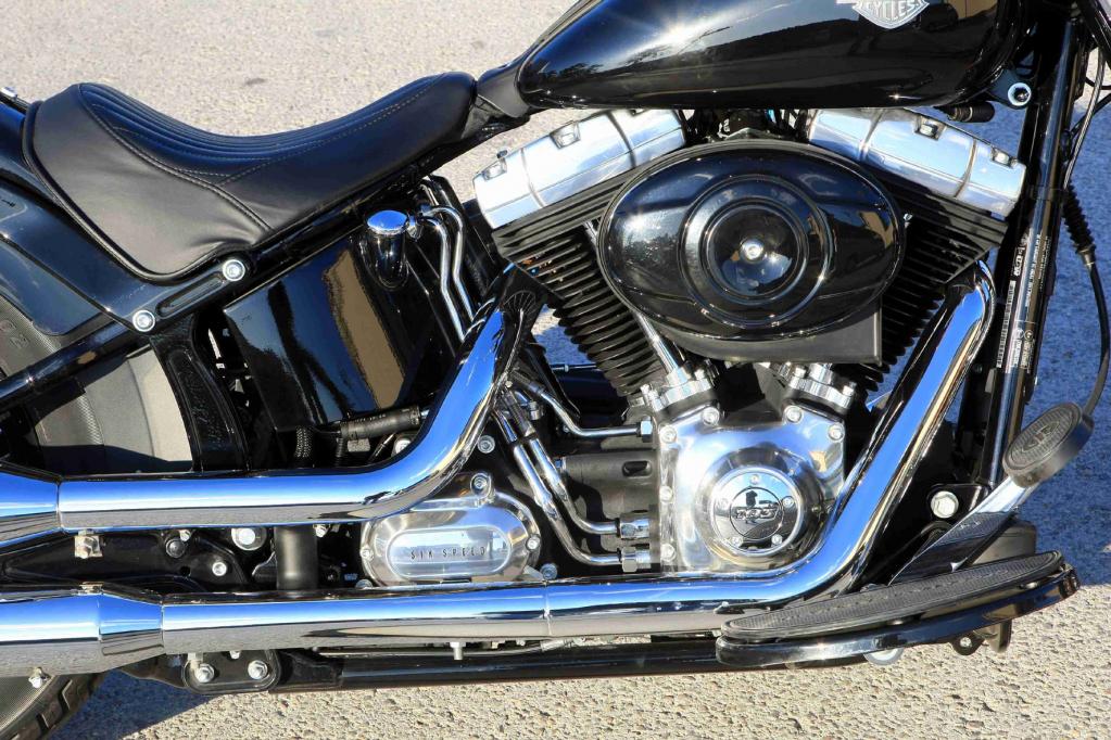 Harley-Davidson FLS Softail Slim: Wie aus der Swing-Ära