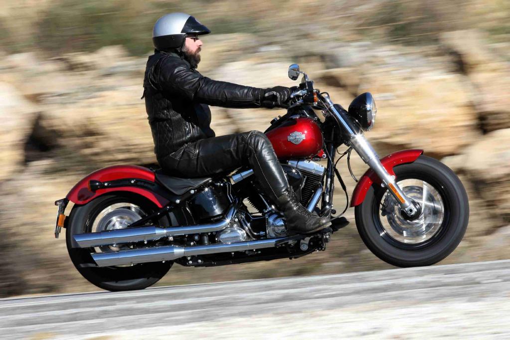 Harley-Davidson FLS Softail Slim: Wie aus der Swing-Ära
