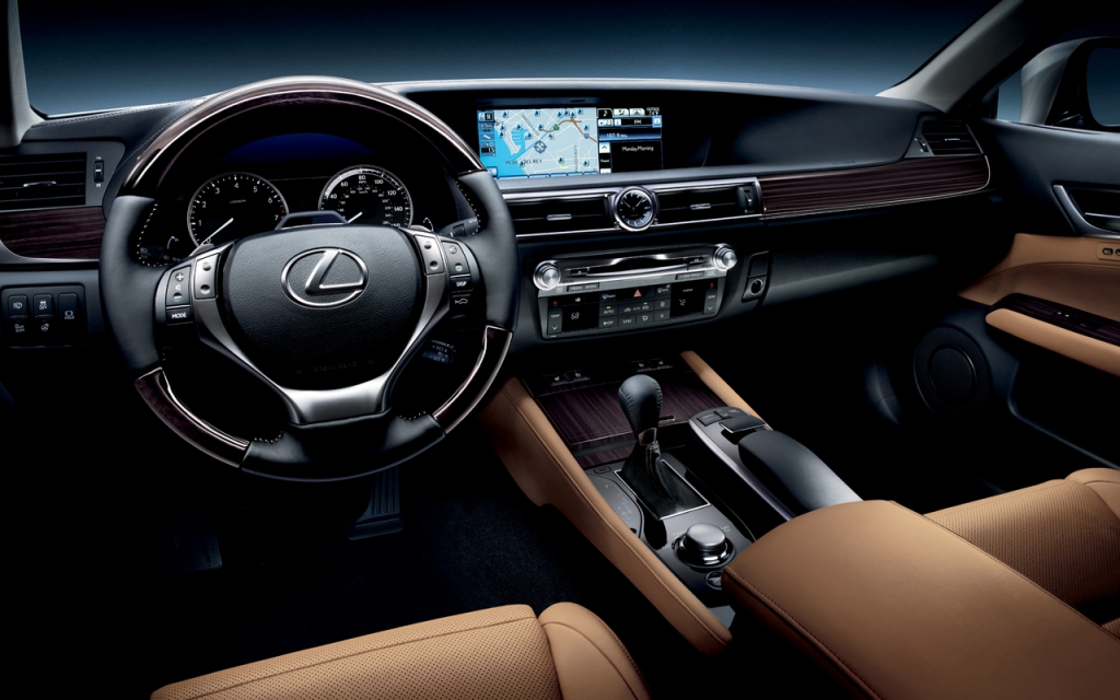 Heiße Kurven auf schneller Stecke: „Tori 500“ - die neue Werbekampagne des Lexus GS 