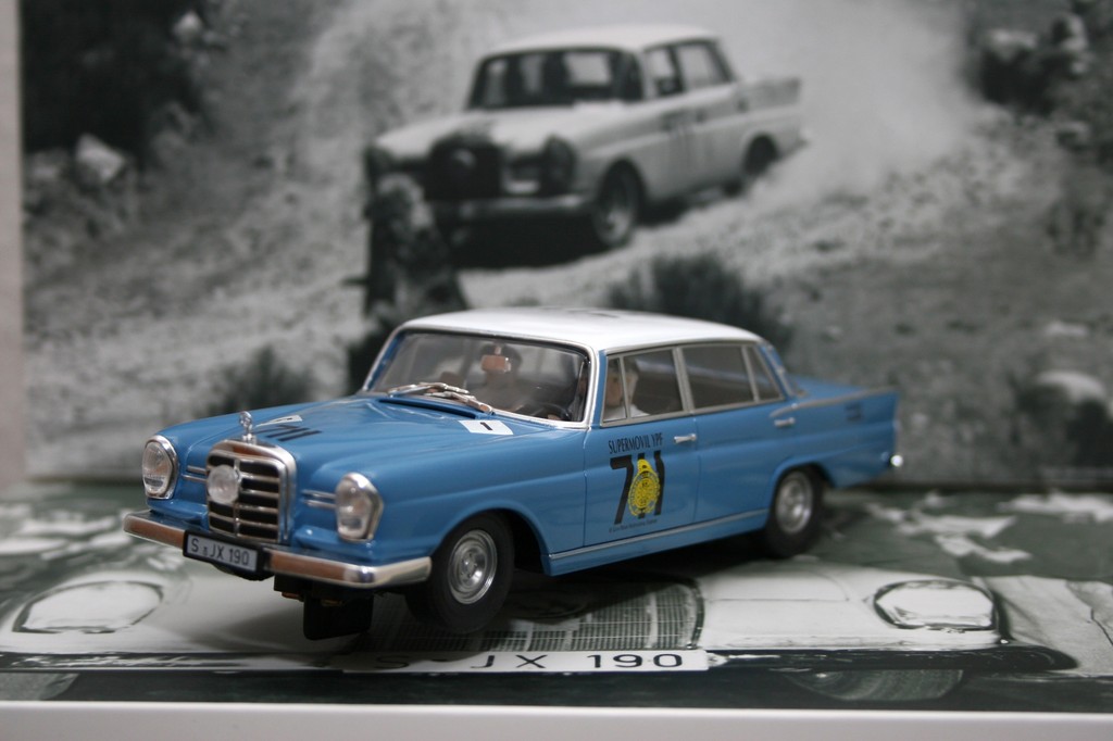 Im Slot: Revell hat mit dem MB 220 SE ein Siegerauto