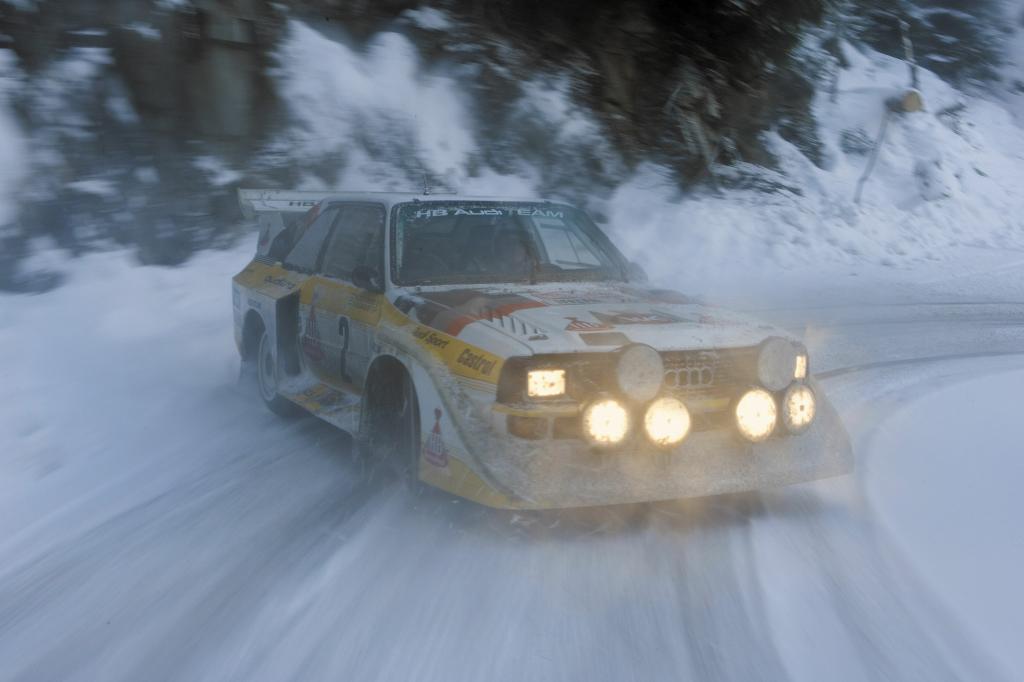 In Kurven zeigt sich der einst für 195.000 DM angebotene Sport Quattro von seiner kapriziösen Seite. Mit dem schweren, weit vorn