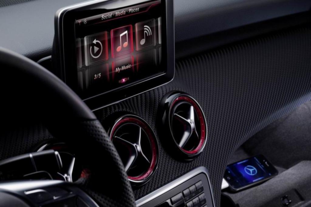 Mercedes A-Klasse - iPhone an Bord