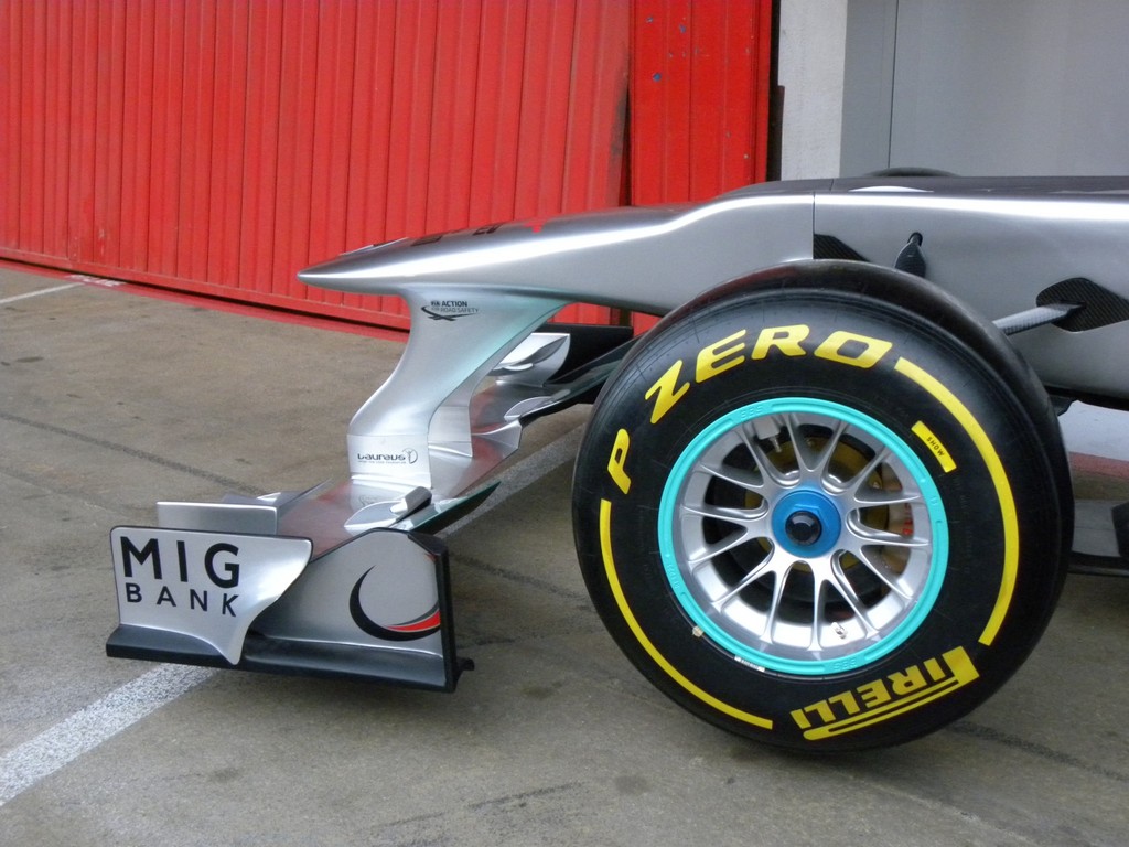 Mercedes AMG Petronas: Der neue Dienstwagen für Michael Schumacher und Keke Rossberg.
