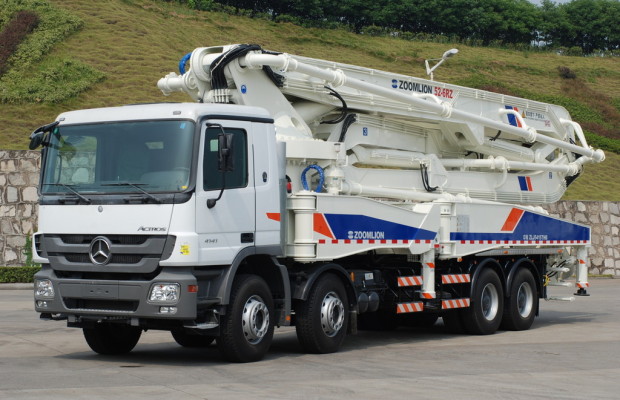 Mercedes-Benz liefert 2500 Lkw an chinesischen Baumaschinenhersteller