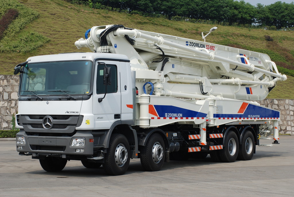 Mercedes-Benz liefert 2500 Lkw an chinesischen Baumaschinenhersteller
