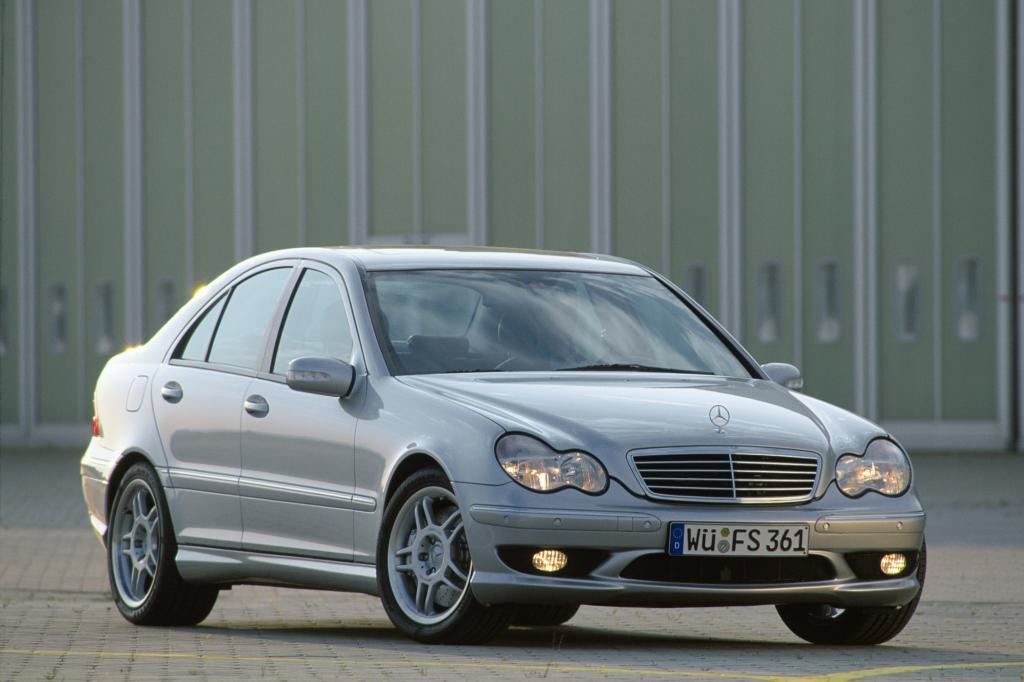 Mit 270 kW/367 PS ist der AMG ausreichend motorisiert