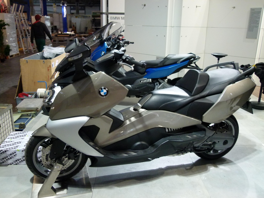 Motorrad Messe Leipzig 2012: Einstiegsroller bis Maxi-Scooter