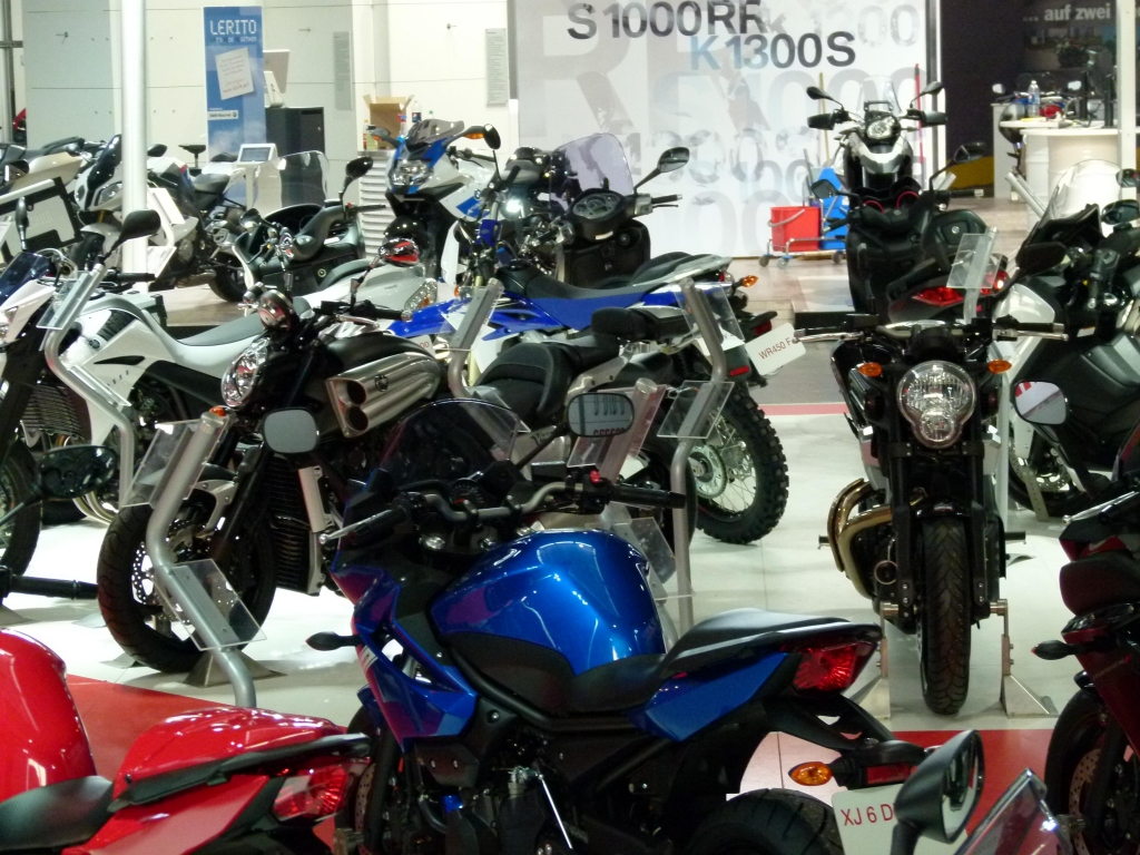 Motorrad Messe Leipzig 2012: Grid Girls, Bikes und heiße Eisen
