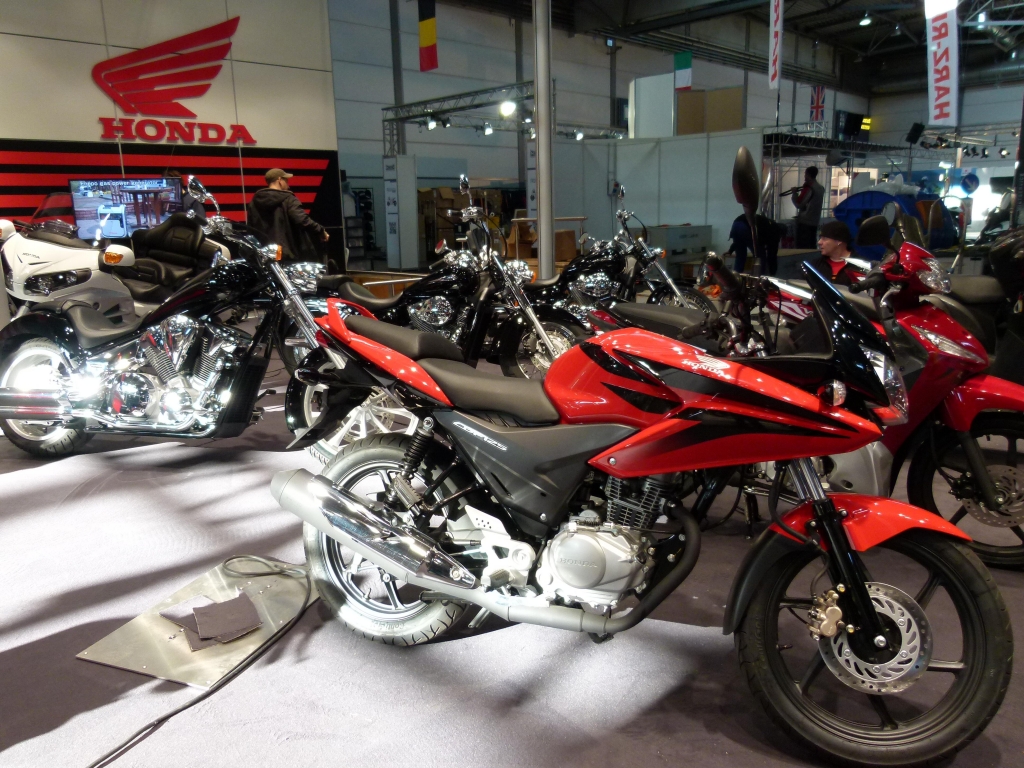 Motorrad Messe Leipzig 2012: Grid Girls, Bikes und heiße Eisen