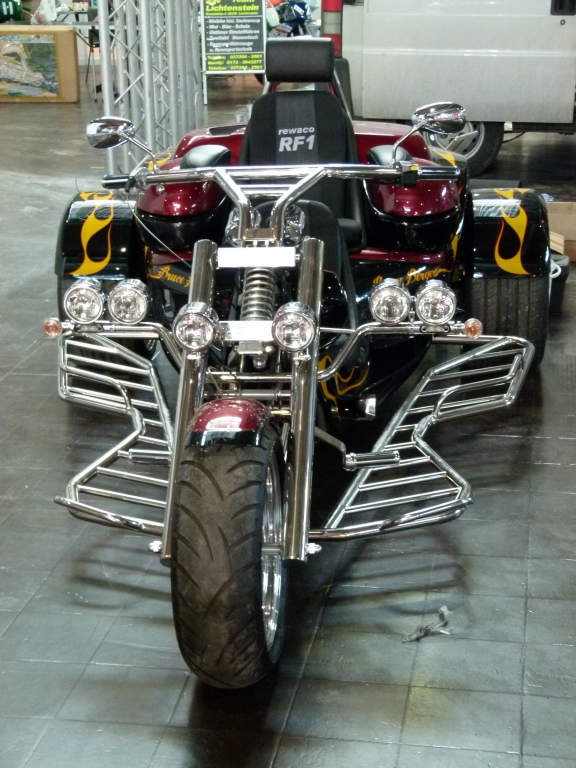 Motorrad Messe Leipzig 2012: Grid Girls, Bikes und heiße Eisen