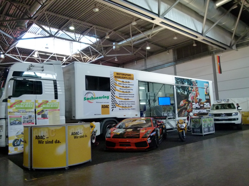 Motorrad Messe Leipzig 2012: Grid Girls, Bikes und heiße Eisen