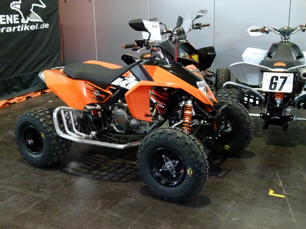 Motorrad Messe Leipzig 2012: Grid Girls, Bikes und heiße Eisen
