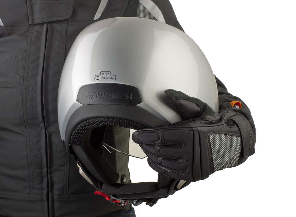 Motorradhelme von BMW mit eigenem Signet