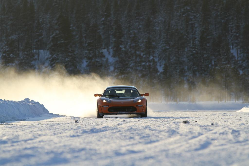 Nach einem Tag Rennrunden-Drehen im Eisfach Europas liegen die Akkus am Boden
