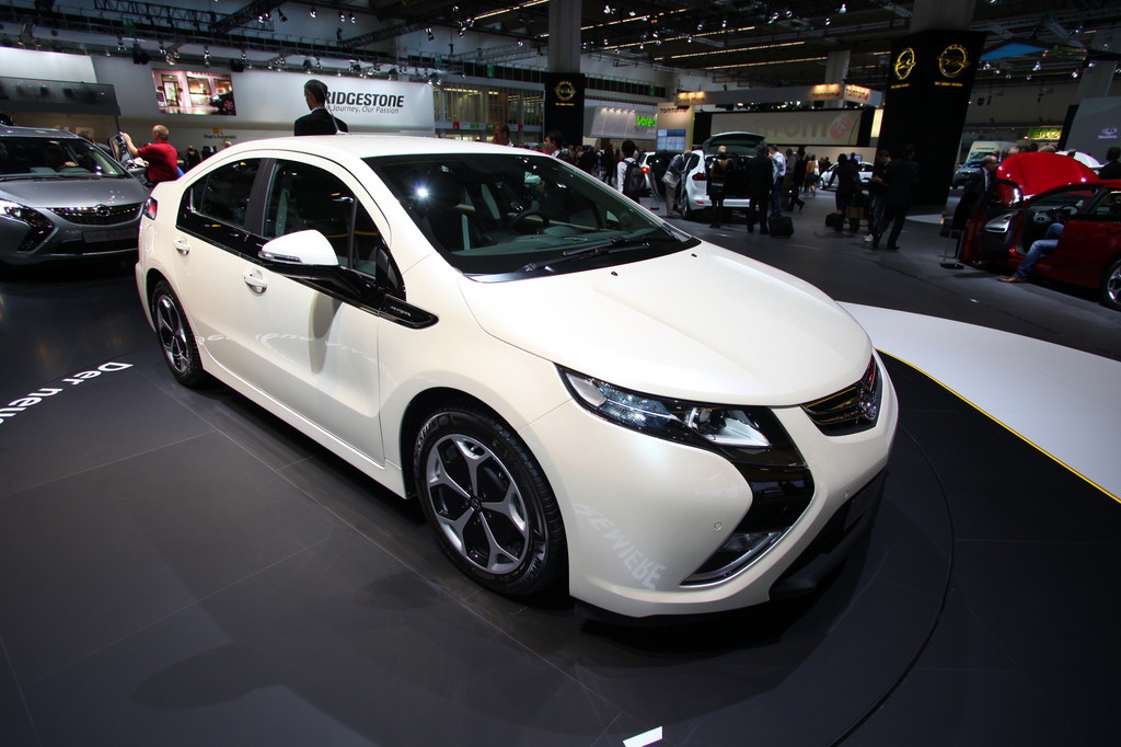 Opel Ampera.
