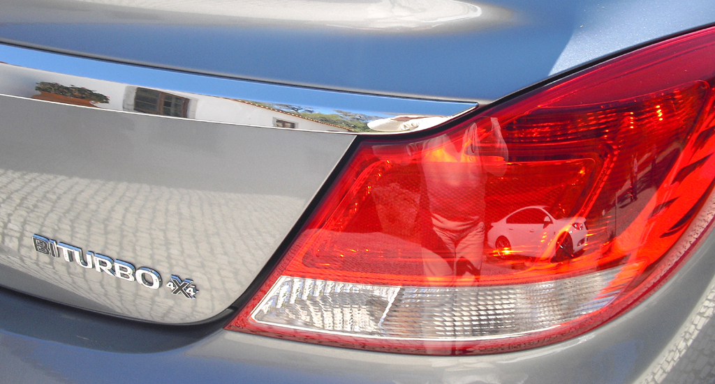 Opel Insignia Biturbodiesel: Moderne Leuchteinheit hinten mit Antriebsschriftzug. 