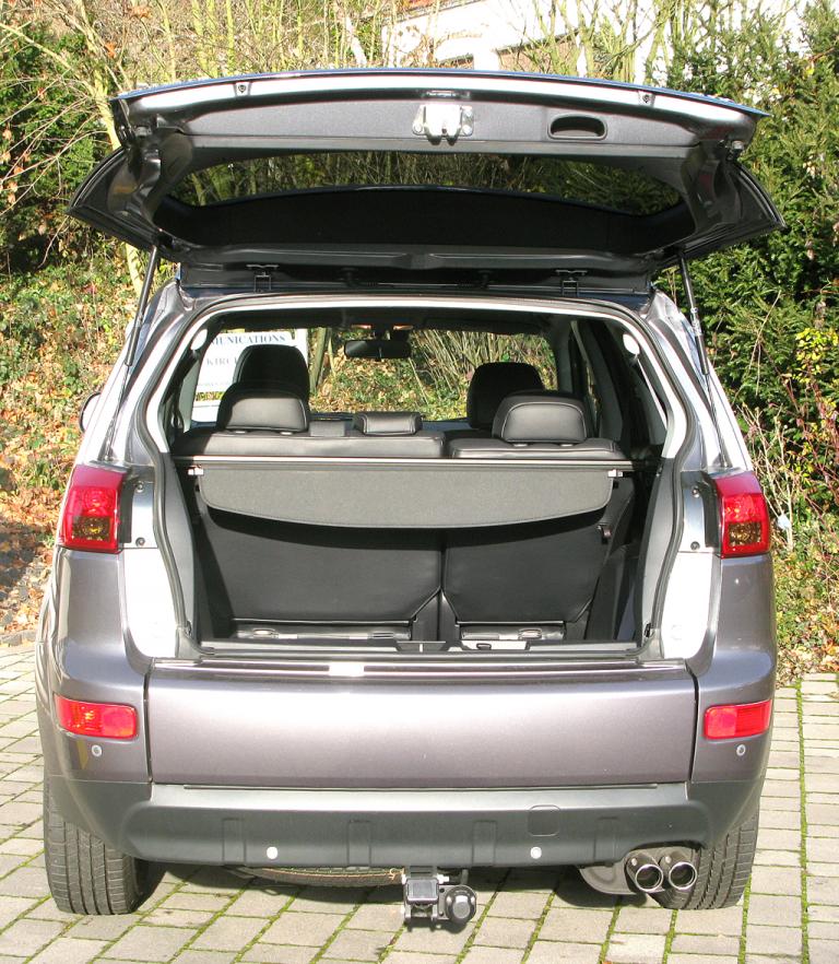 Peugeot 4007: Ins Gepäckabteil passen nach erst 184 am Ende noch 1680 Liter hinein. 