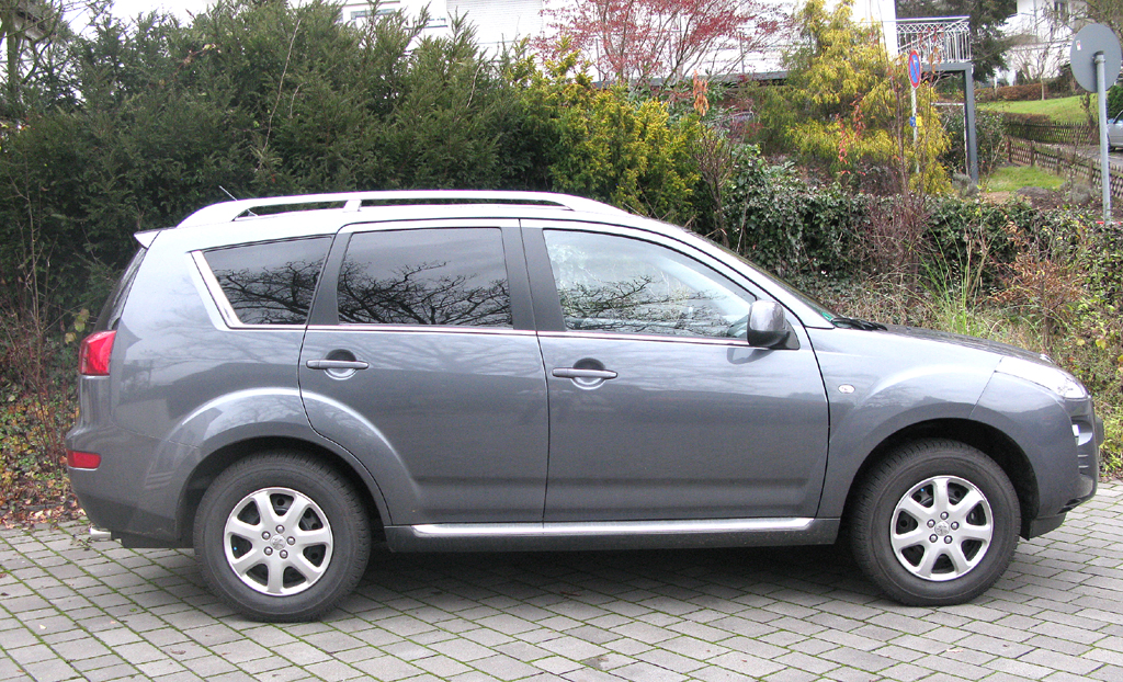 Peugeot 4007: Und so sieht der Franzose auf Mitshubishi-Outlander-Basis von der Seite aus.