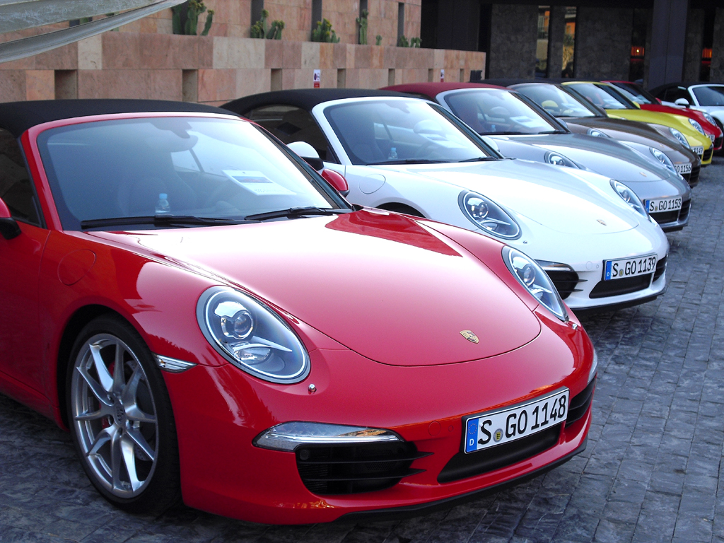 Porsche 911 Carrera Cabrio: Mit dem Verdeck wird erstmals die typische 911-Dachkontur erreicht.