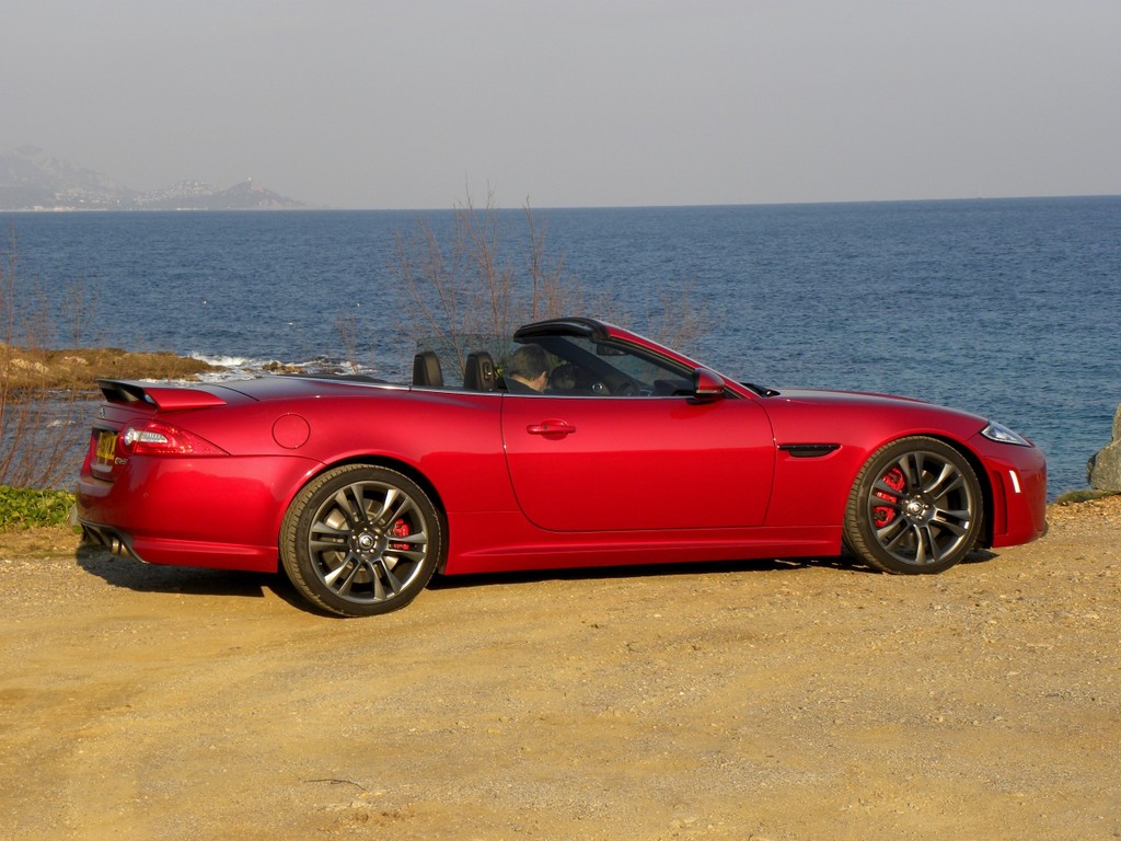 Pressepräsentation Jaguar XKR-S Cabriolet: Gebändigt, griffig, giftig