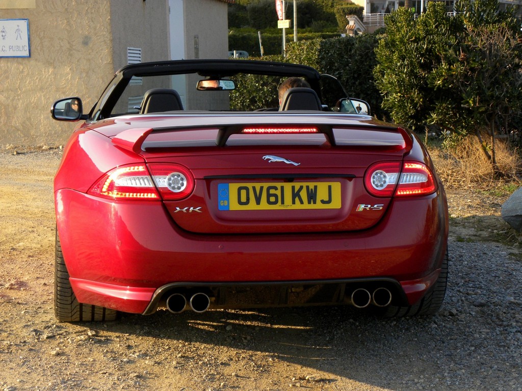 Pressepräsentation Jaguar XKR-S Cabriolet: Gebändigt, griffig, giftig