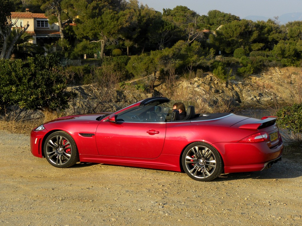 Pressepräsentation Jaguar XKR-S Cabriolet: Gebändigt, griffig, giftig