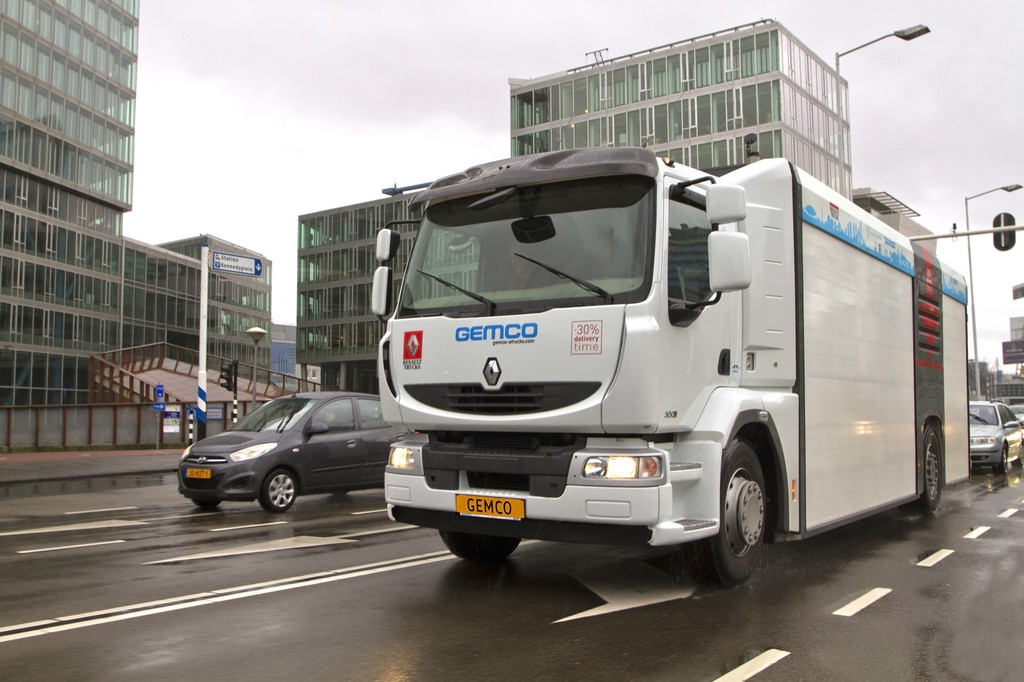 Renault Trucks experimentiert mit absenkbarer  Ladefläche