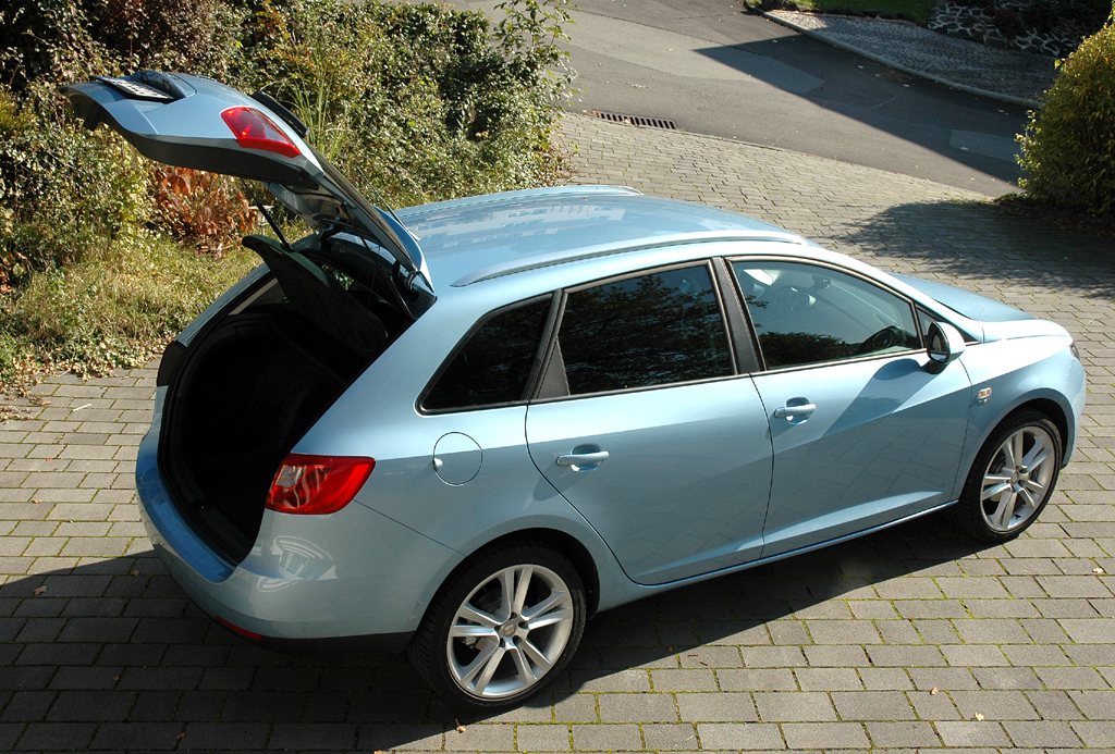 Seat Ibiza ST: Ins Gepäckabteil passen 430 bis 1164 Liter hinein. 