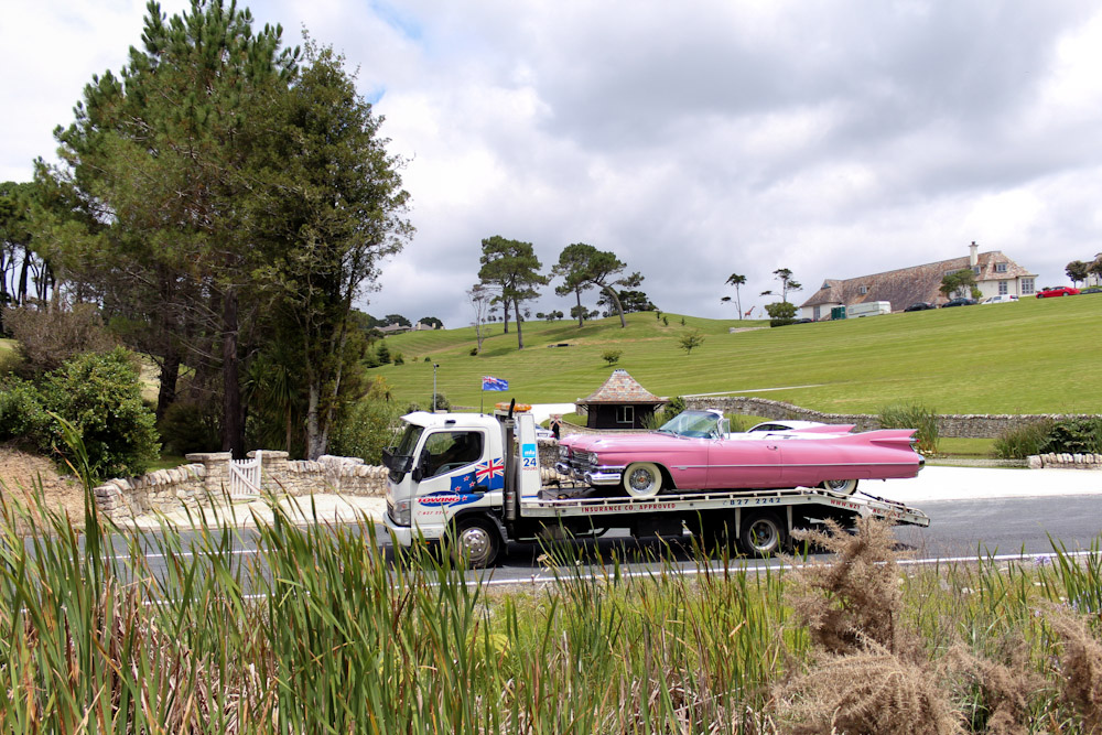 Sicherlich ein Highlight der Sammlung: der 1959er Cadillac Series 62 Convertible beim Abtransport.
