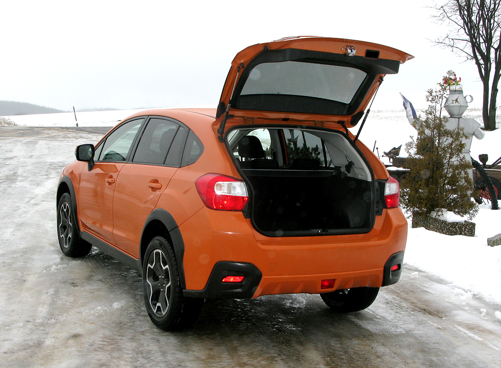 Subaru XV: Ins Gepäckabteil passen 380 bis 1270 Liter hinein. 