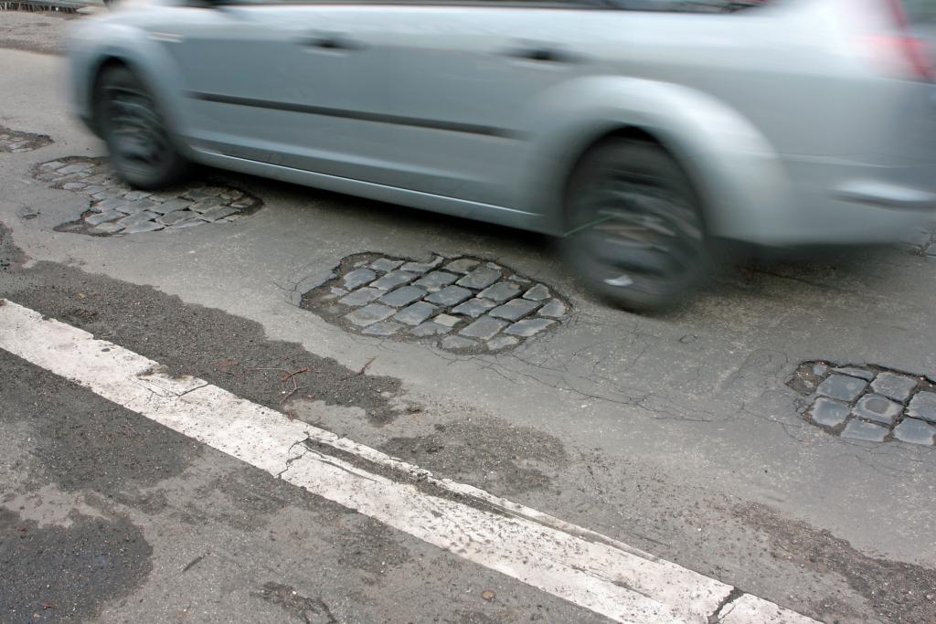 Tauwetter zeigt Straßenschäden