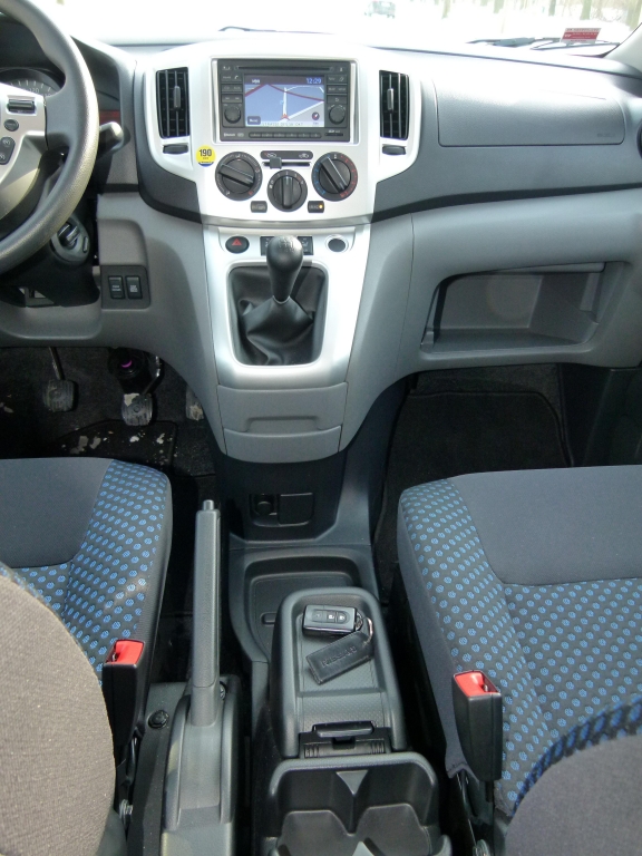 Test Nissan Evalia 1.6: Preiswertes Familienauto jenseits heutiger Premium-Allüren 