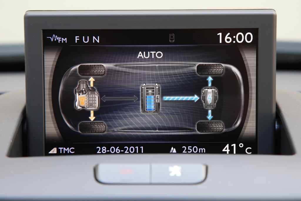 Test Peugeot 3008 Hybrid4 – Sparsamer Leisetreter mit Potenzial