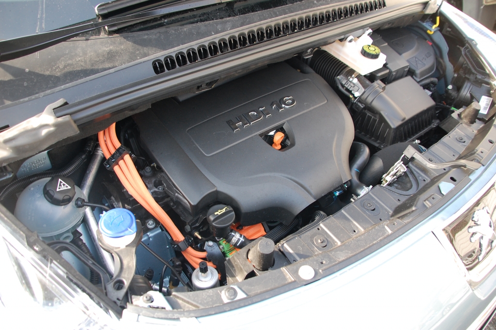 Test Peugeot 3008 Hybrid4 – Sparsamer Leisetreter mit Potenzial