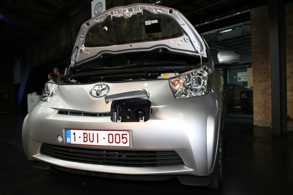 Toyota iQ EV und FCHV-adv starten in den USA
