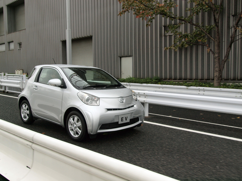 Toyota iQ EV und FCHV-adv starten in den USA