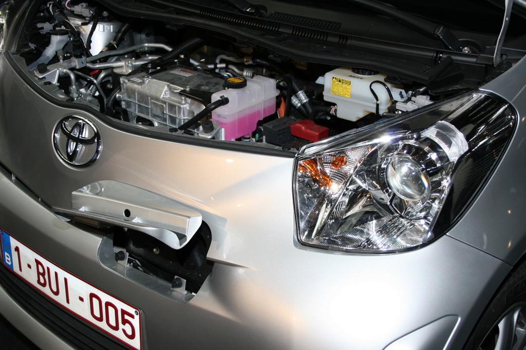 Toyota iQ EV und FCHV-adv starten in den USA