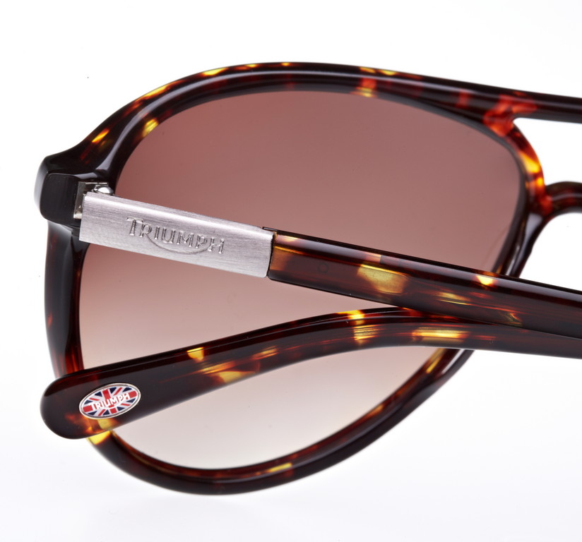 Triumph bietet Sonnenbrillen an