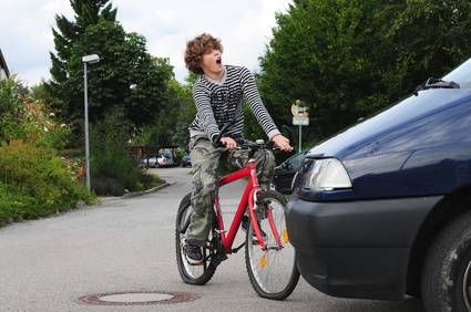 Urteil: Unbenutzbarer Radweg berechtigt nicht zum Seiten-Wechsel