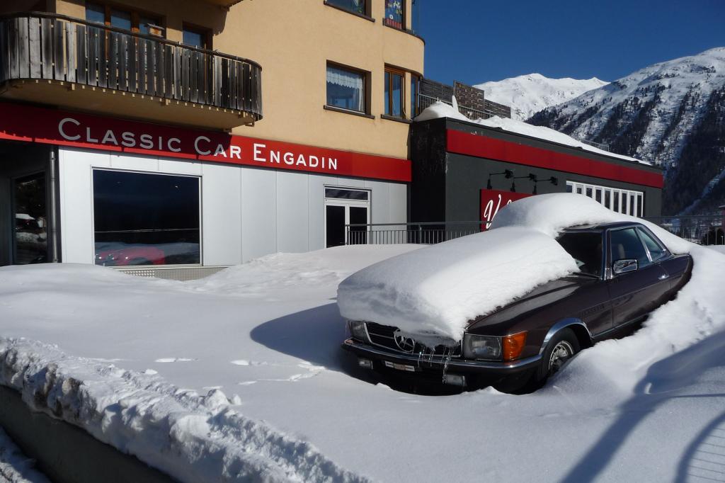 Wartet auf Tauwetter: Mercedes SL der Baureihe R107
