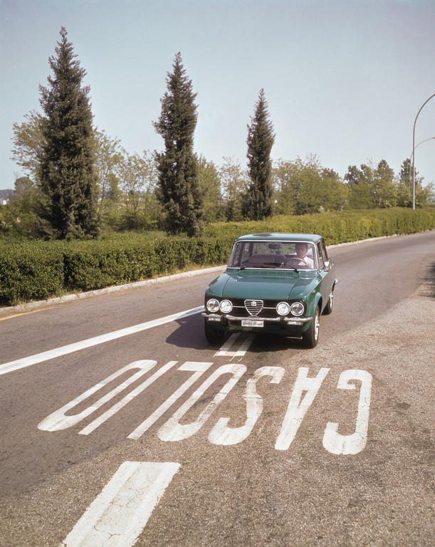 Alfa Romeo Giulia Berlina (1962-1978).