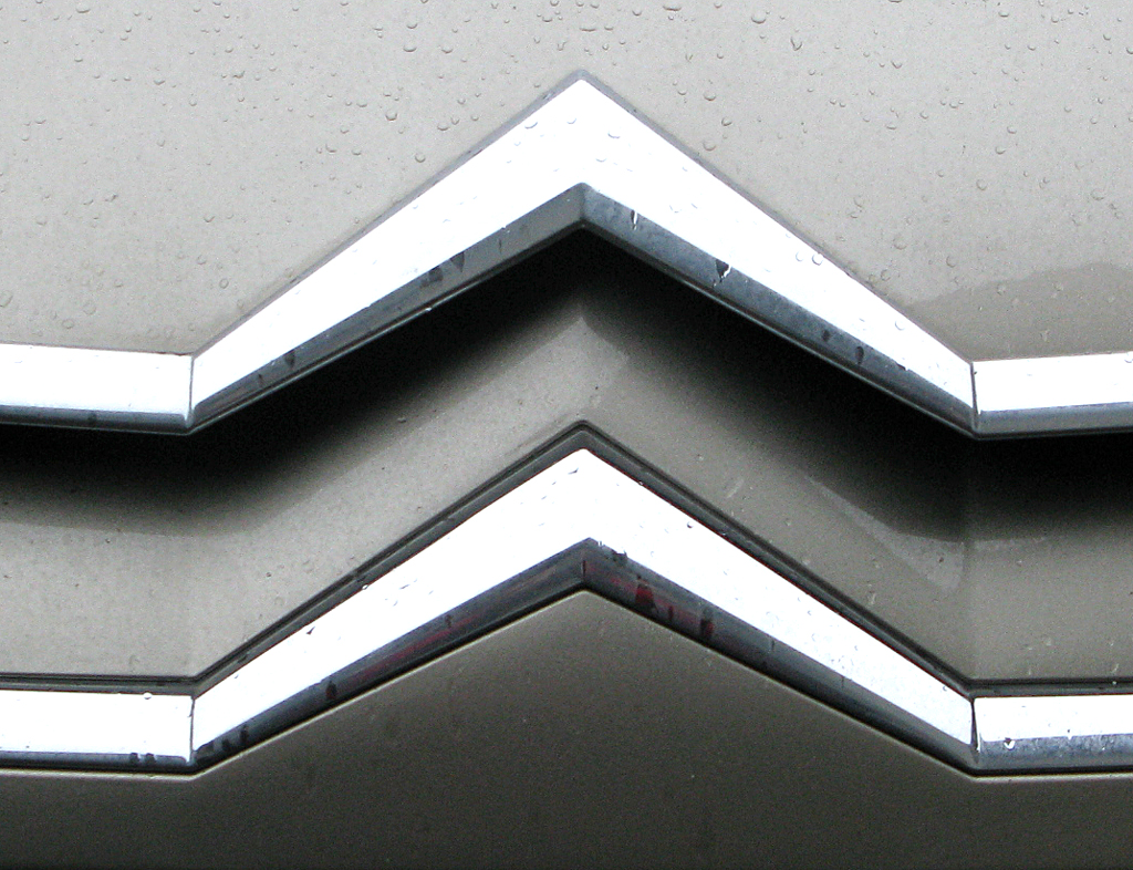 Citroën-Markenlogo: Doppelwinkel.