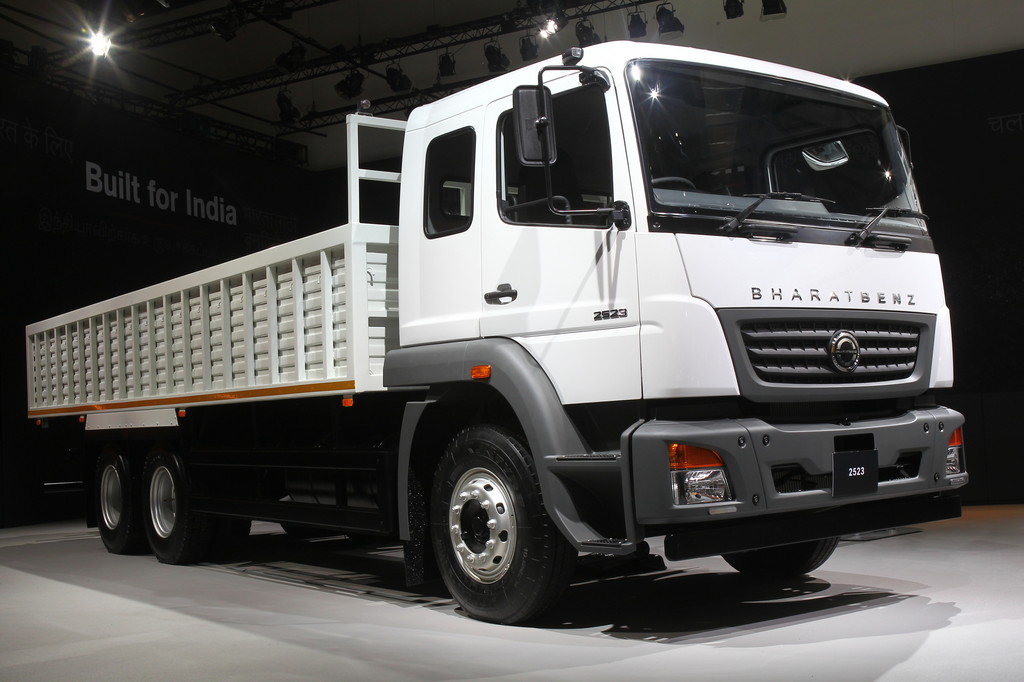Daimler präsentiert in Indien die ersten Bharatbenz