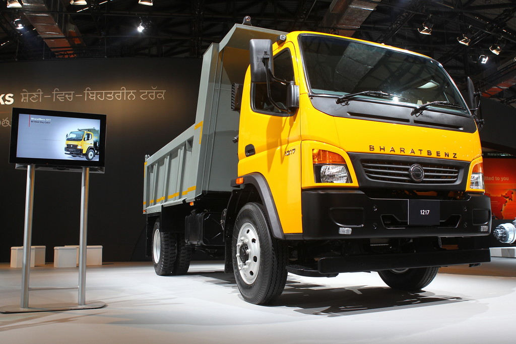 Daimler präsentiert in Indien die ersten Bharatbenz