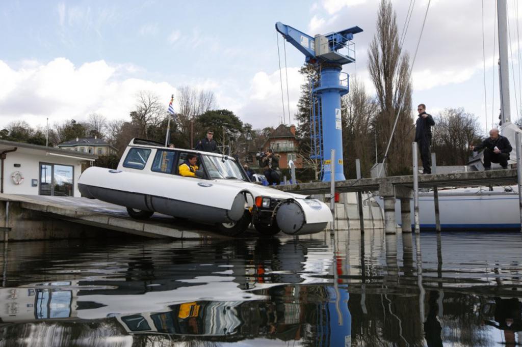 Der 115 PS starker Vierzylinder schafft auf dem Wasser kaum mehr als sechs Knoten