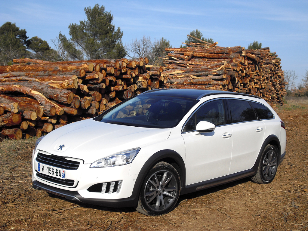 Der Peugeot 508 RXH ist der zweite Allrad-Dieselhybrid der Löwenmarke. 