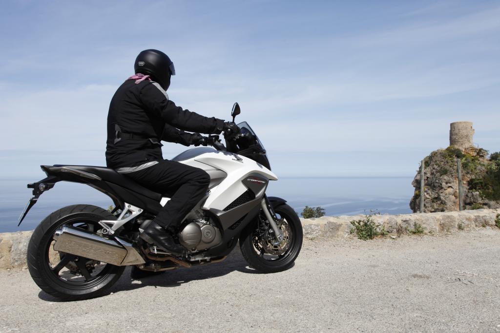 Der V4-Motor des Crossrunners stammt vom Sporttourer VFR 800