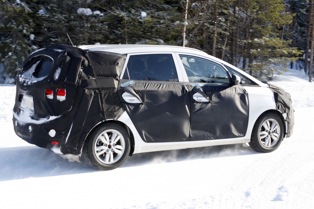 Erwischt: Erlkönig Kia Rondo – Minivan mit Kompaktanspruch
